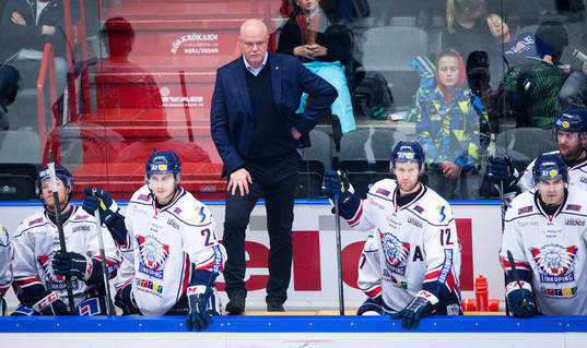 Deppigt i Linköpings bås med tränare Roger Melin