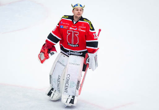 Örebros målvakt Julius Hudacek jublar
