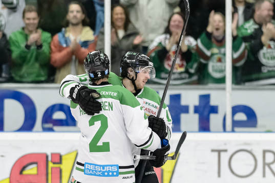Rögles Jens Hellgren och Christopher Liljewall firar
