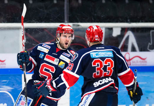 Södertäljes François Bouchard (v) gör 2-2