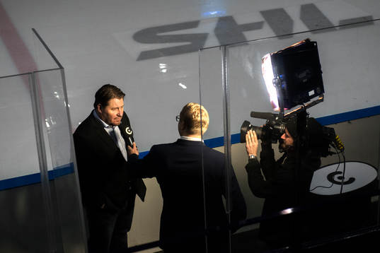 Leksands Huvudtränare Andreas Appelgren blir intervjuad av