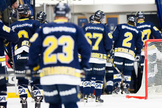 s spelare lämnar isen