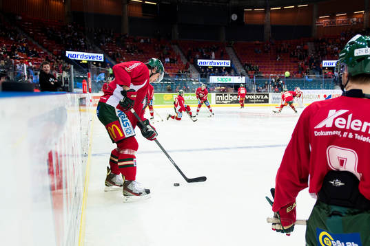Frölundas Erik Gustafsson innan ishockeymatchen i SHL