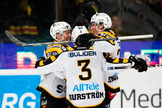 Skellefteås Pär Lindholm gör 5-1 och jublar