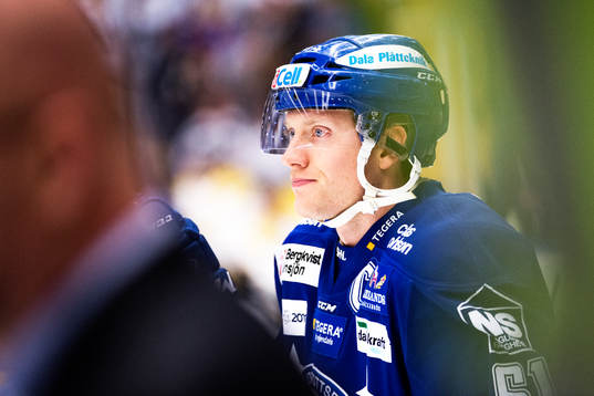 Leksands Johan Ryno deppar före ishockeymatchen i SHL