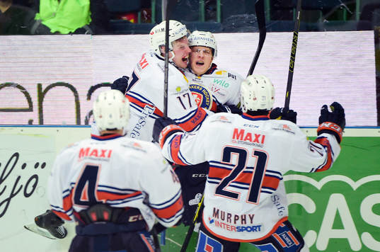Växjös Patrik Lundh jublar med Alexander Johansson, Cory