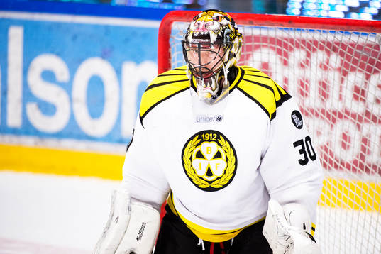 Brynäs målvakt Johan Holmqvist före ishockeymatchen i