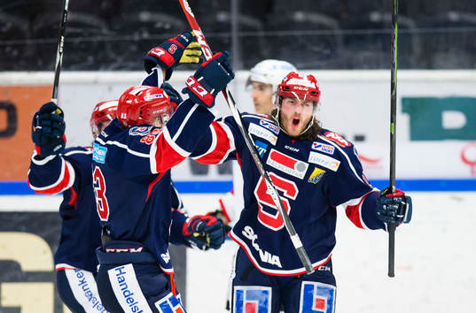 Södertäljes Erik Lindhagen (h) gör 1-1 kvitteringen och