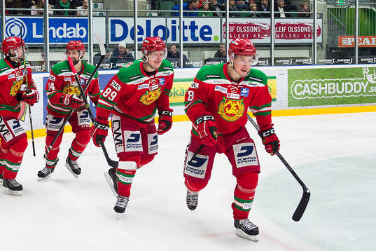 Moras Robin Johansson (th) gör 1-2
