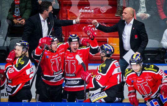 Örebro vinner med 3-2 och Håkan Åhlund, assisterande