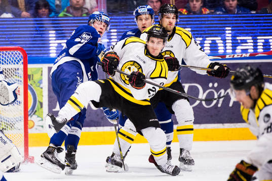 Leksands Tomi Sallinen och Jens Bergenström i en duell med
