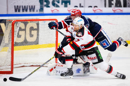 Malmö Redhawks Mathias Tjärnqvist oroar framför