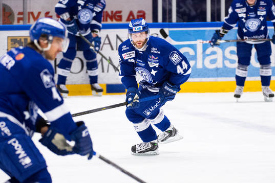 Leksands Mattias Guter före ishockeymatchen i SHL mellan