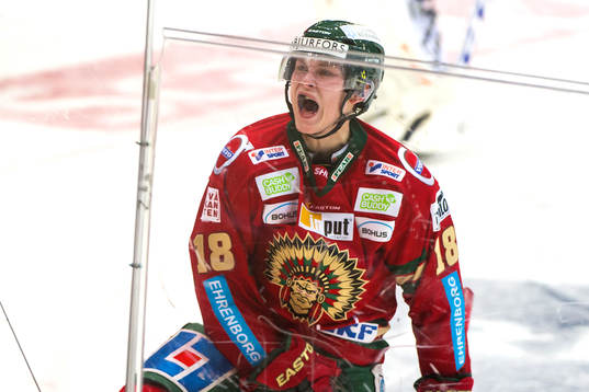 Frölundas Anton Blidh har gjort 1-0 och jublar