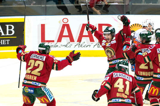 Frölundas Mattias Janmark och Robin Figren jublar