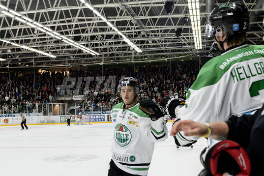 Rögles Jakob Lilja fira med båset