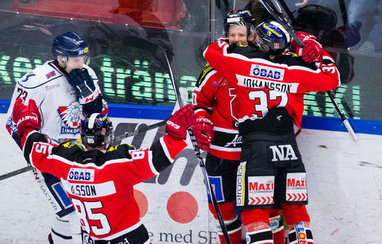 Örebros Anders Eriksson gör 3-1 och jublar med Stefan