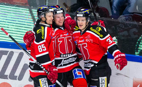 Örebros Anders Eriksson gör 3-1 och jublar med Kalle