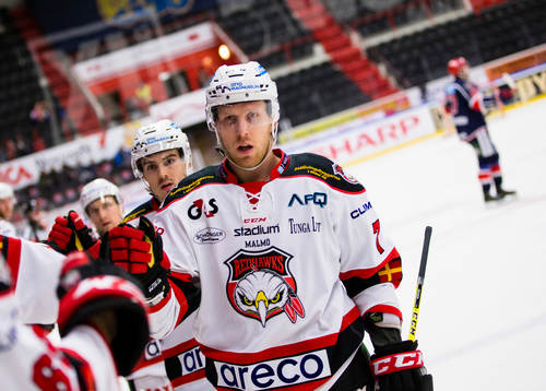 Malmö Redhawks Tobias Ericsson gör 0-1 och firar med