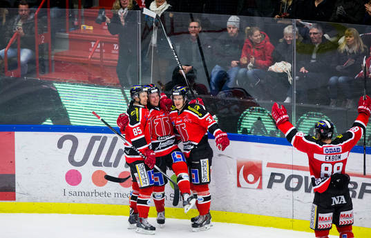 Örebros Anders Eriksson gör 3-1 och jublar med Kalle