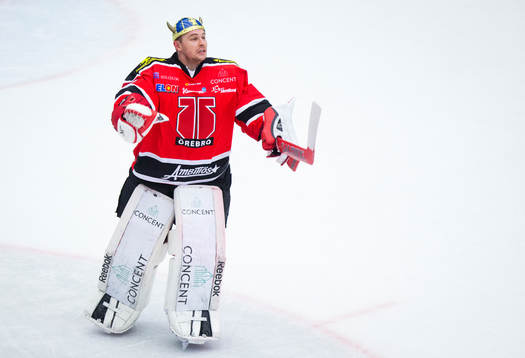 Örebros målvakt Julius Hudacek jublar