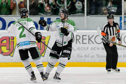 Rögles Jens Hellgren och Christopher Liljewall firar