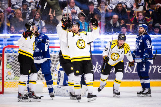 Brynäs Tim Wallace jublar