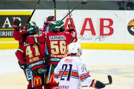 Frölundas Mattias Janmark och Robin Figren jublar