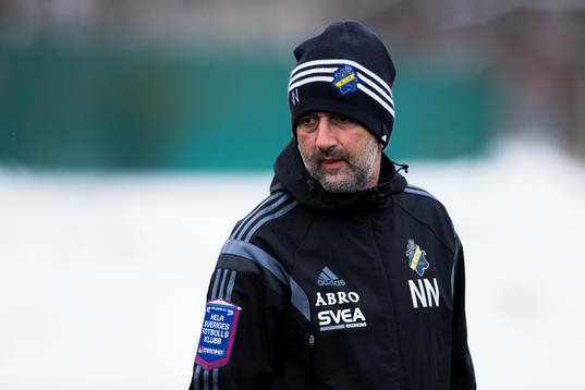 s assisterande tränare Nebojsa Novakovic