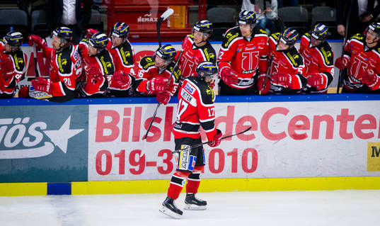 Örebros Daniel Viksten gör 2-1 och jublar