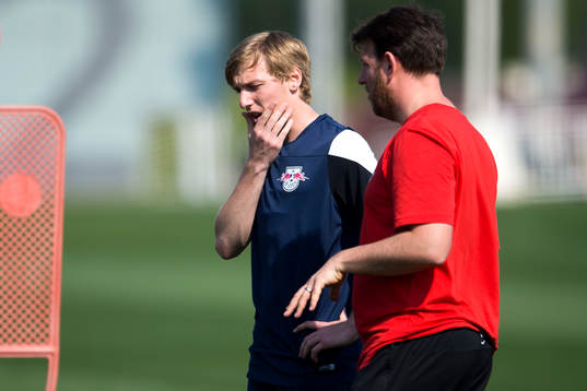 Leipzigs Emil Forsberg får instruktioner
