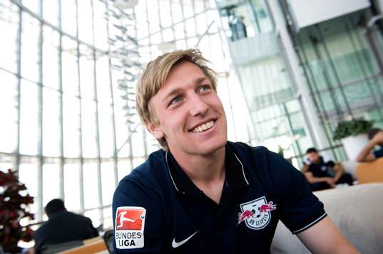 Leipzigs Emil Forsberg blir intervjuad