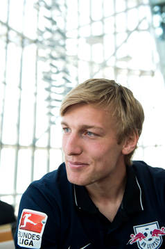Leipzigs Emil Forsberg blir intervjuad