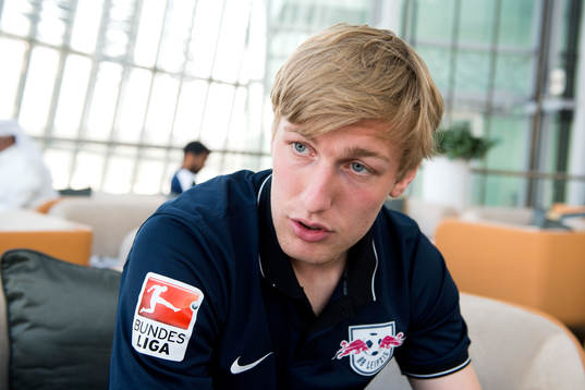 Leipzigs Emil Forsberg blir intervjuad