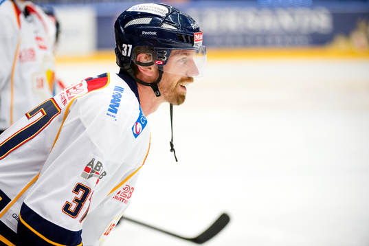 Djurgårdens Mikael Samuelsson före ishockeymatchen i SHL