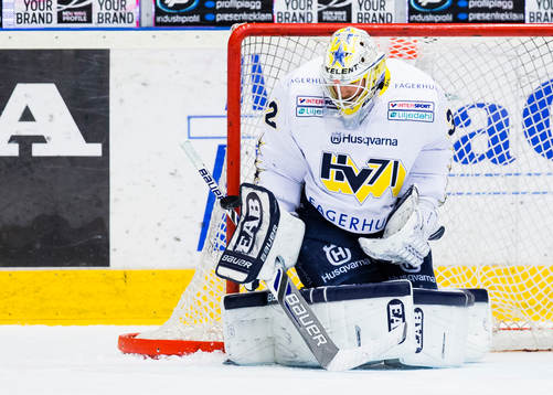 s målvakt Gustaf Wesslau med en räddning