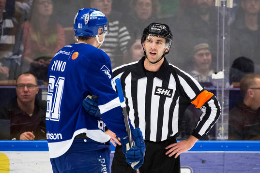 Leksands Johan Ryno i samtal med Domaren Mikael Nord
