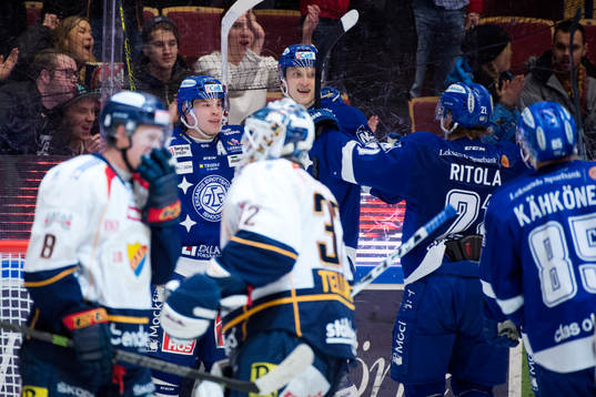 Leksands Tomi Sallinen och Johan Ryno jublar