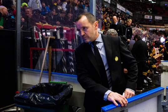 Brynäs tränare Thomas Berglund lämnar båset i