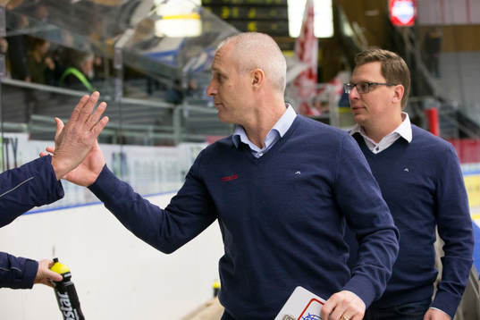 Timrås tränare Roger Forsberg och assisterande tränare