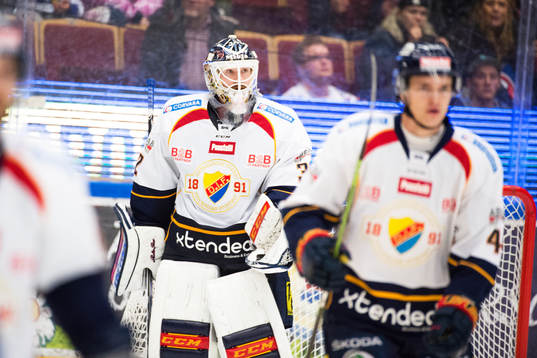 Djurgårdens målvakt Mikael Tellqvist deppar