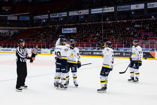 s Anton Bengtsson jublar