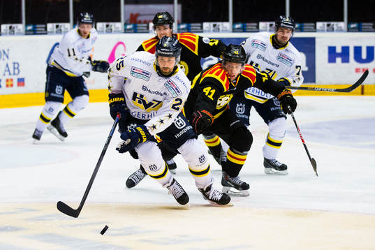 s Mattias Karlsson och Brynäs Greg Scott