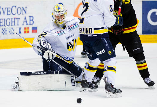s målvakt Gustaf Wesslau med en räddning