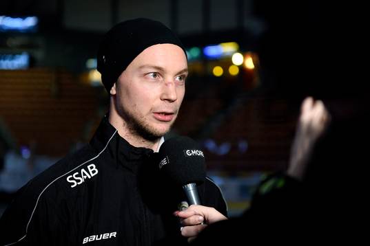 Luleås Johan Harju blir intervjuad av C More innan