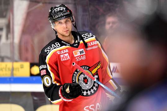 Luleås Johan Harju på uppvärmningen