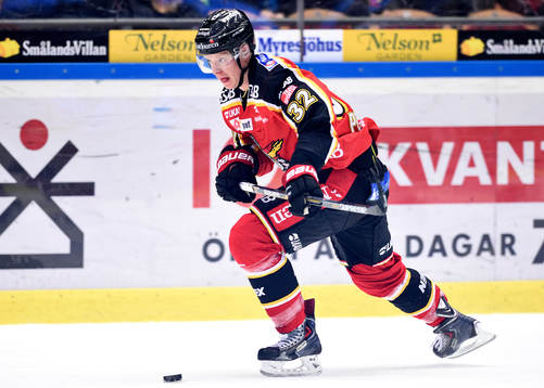 Luleås Lennart Petrell med pucken