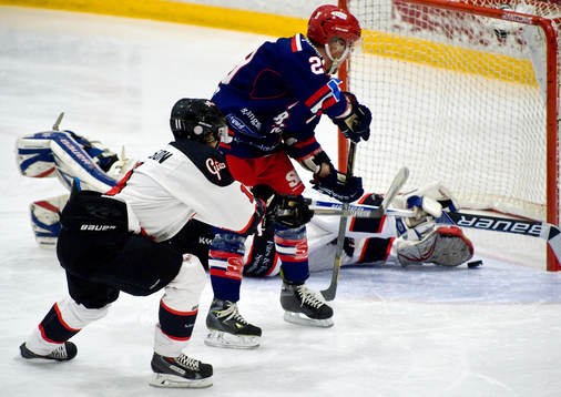 Tyringes Daryl Bat gör 1 - 0 till Tyringe i matchen mot