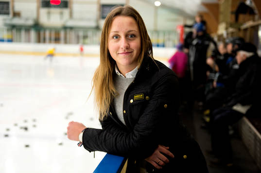 Ishockeyspelaren Hanna Olsson som spelar med pojkar SH84