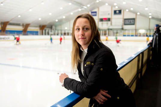 Ishockeyspelaren Hanna Olsson som spelar med pojkar SH84